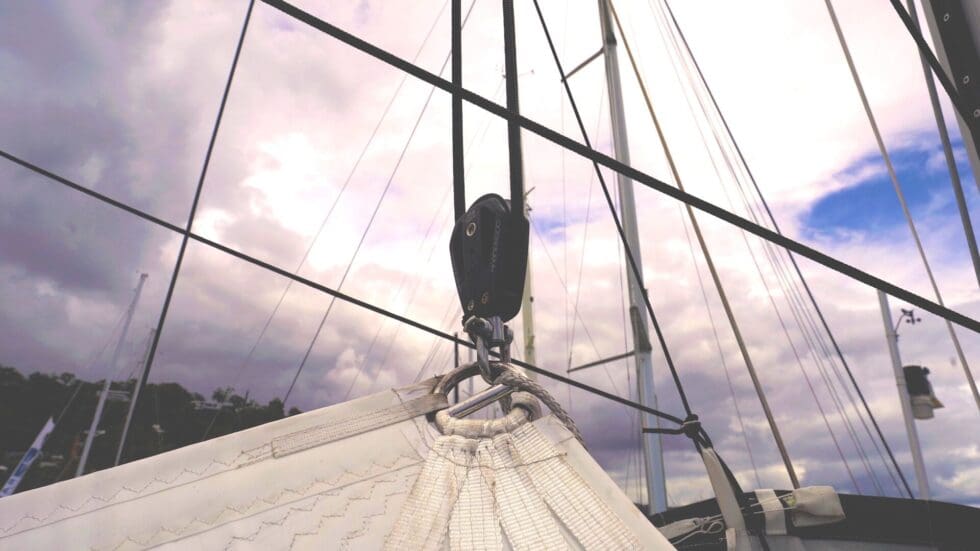 How to Hoist the Mainsail Inspire and Learn TMG Yachts (The Multihull Group)