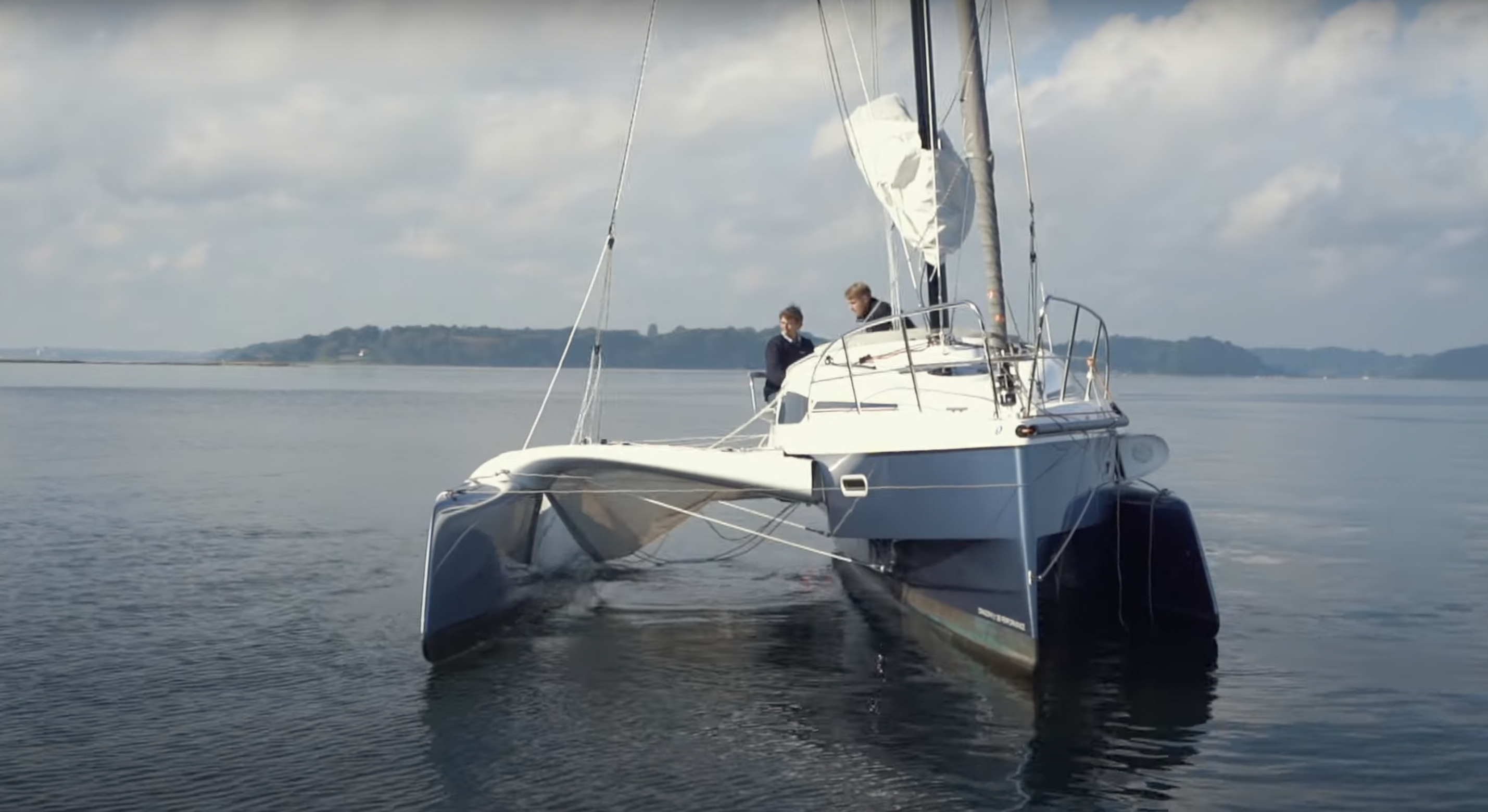 Dragonfly Trimaran Boat Functions – The Swing Wing System