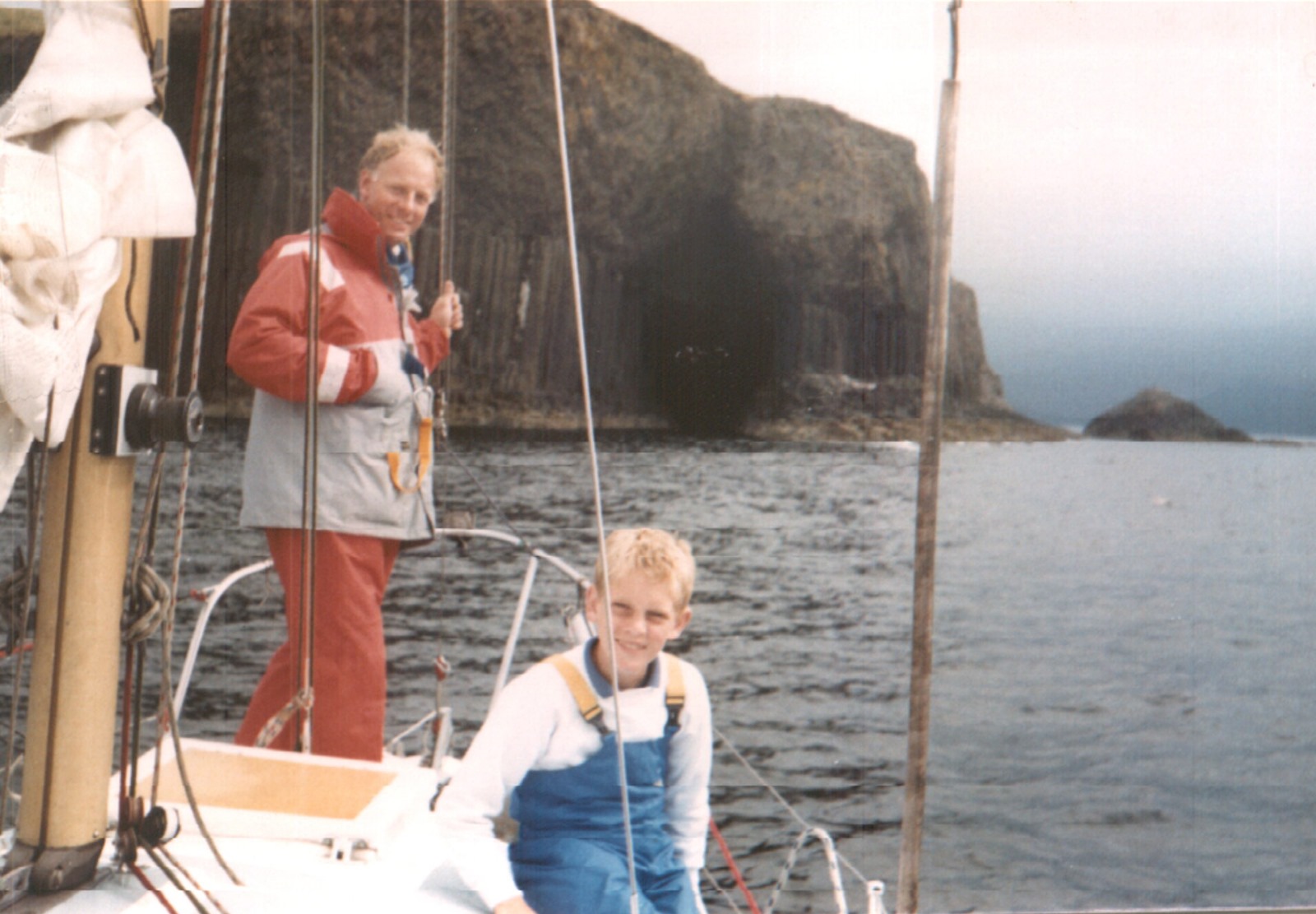 WhatsApp Image 2025-03-26 at 09.41.40 Lagoon_catamaran_storage_planning_tips_galley_saloon_jenny_jaco